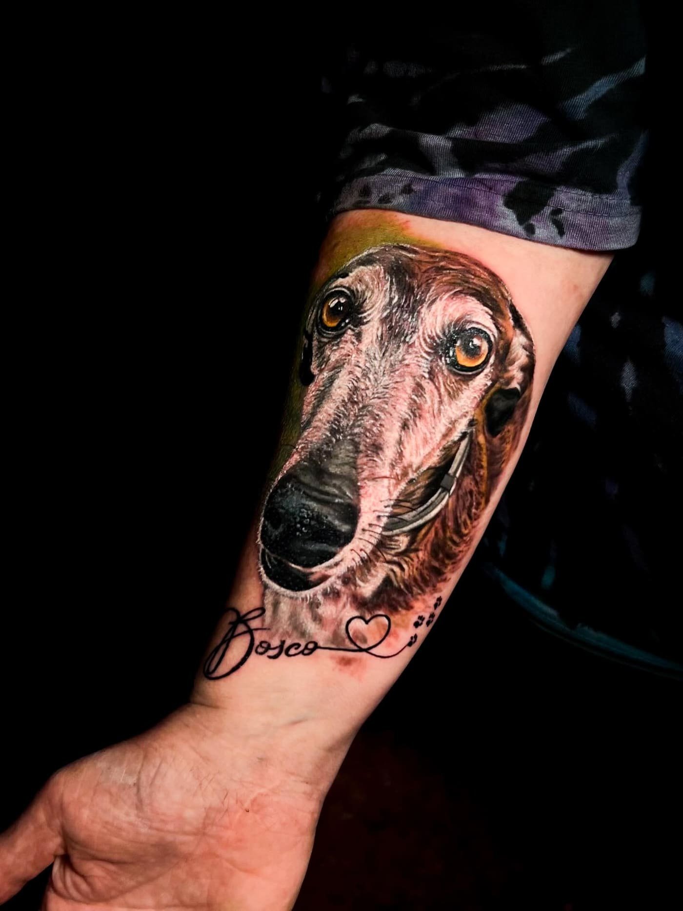 Tatuaggio realistico ritratto di un cane, Bosco